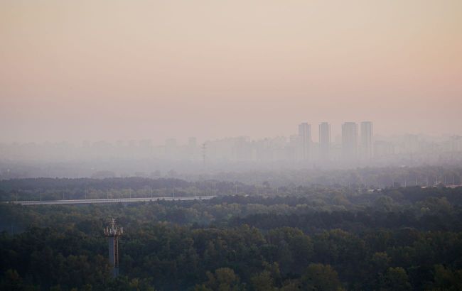 Пил у повітрі під Києвом: жителям трьох міст радять зачинити вікна