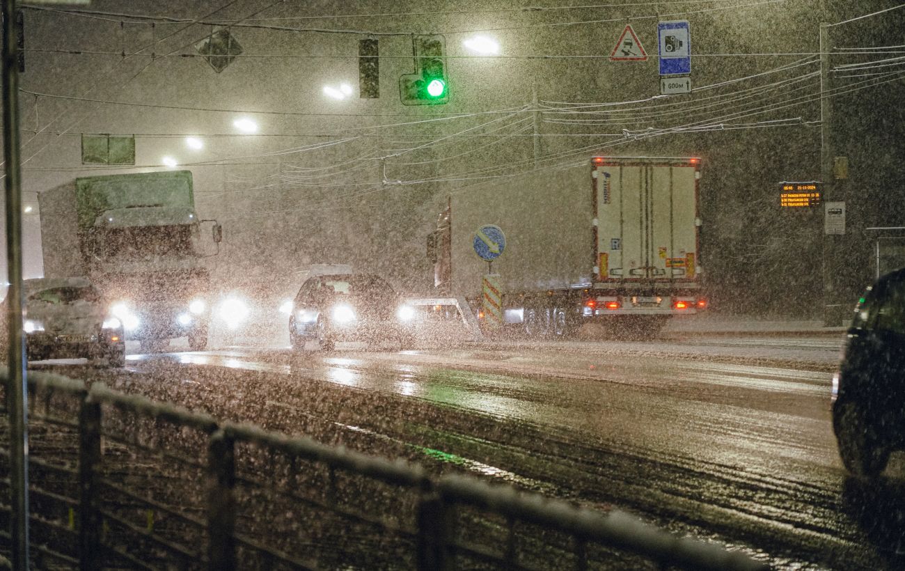 Сотні ДТП через негоду: які траси в Україні зараз найнебезпечніші
