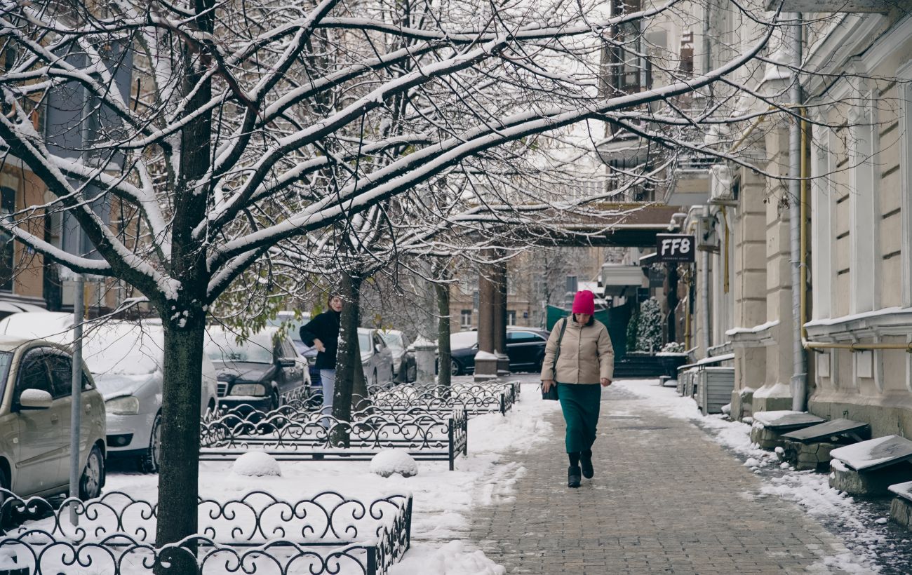Сніг з дощем, але місцями до 9 градусів тепла: якою буде погода в Україні сьогодні