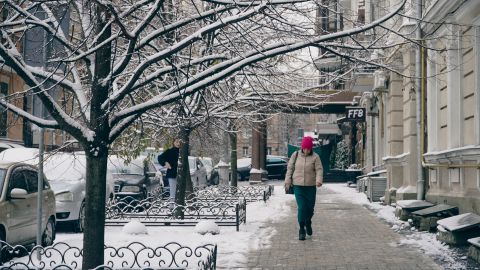 Сніг з дощем, але місцями до 9 градусів тепла: якою буде погода в Україні сьогодні