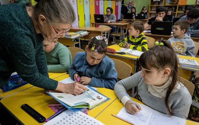 Возвращение в классы офлайн: в МОН рассказали, как растет количество учеников за партами