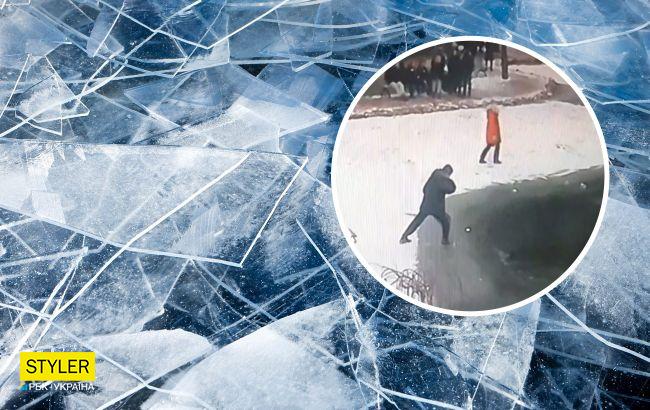 В Мелитополе школьницы по очереди испытывали лед на прочность и проваливались (видео)