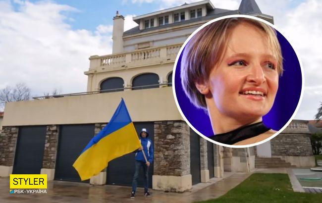 Активіст захопив віллу дочки Путіна на французькому курорті і запрошує туди біженців з України