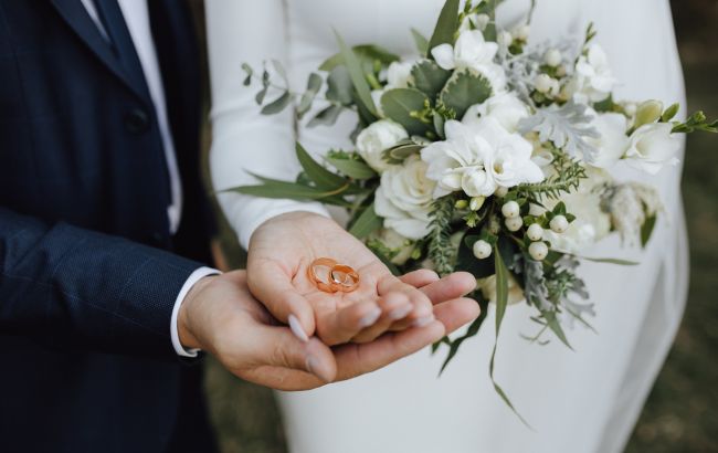 Чому не можна одружуватися і виходити заміж у 2024 році: народні прикмети і забобони