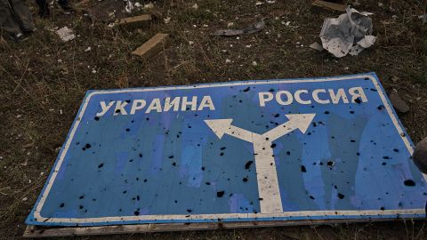 ВСУ не отходят из Курской области, окружения войск нет, - источники