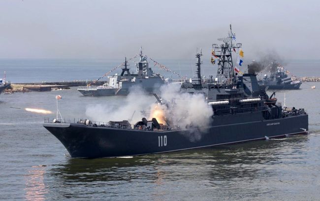 Шторм у Чорному морі "загнав" угруповання кораблів РФ у пункти базування