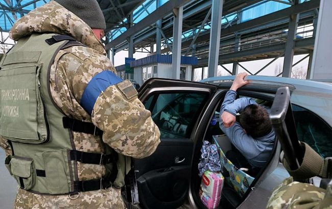 Як чоловікам виїхати з України за кордон: кому можна і які документи потрібні