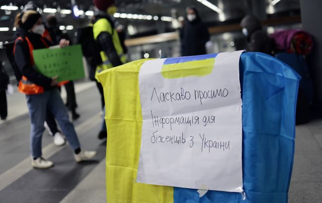 Упрощенный въезд в США: у Байдена назвали количество заявок на спонсорство беженцев из Украины