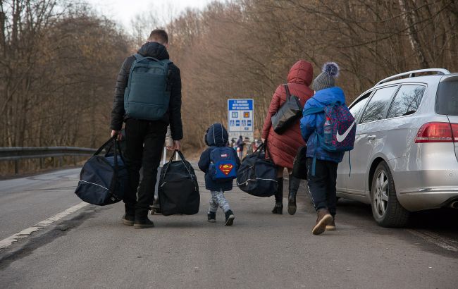 Нова хвиля міграції. Скільки українців залишаться за кордоном: опитування