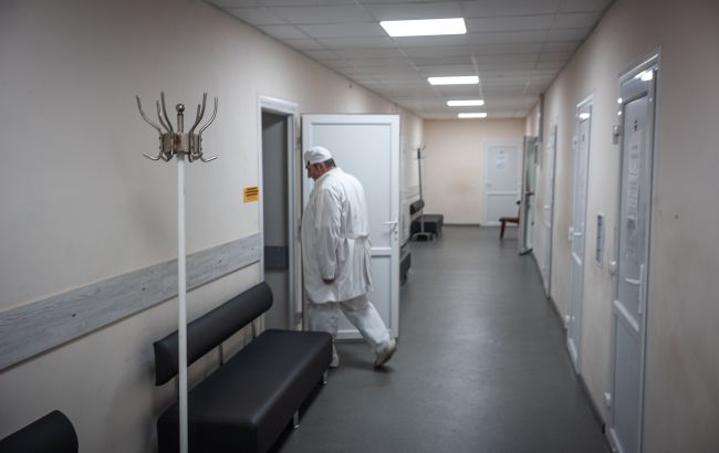 Вимагали гроші у ветерана: у лікарнях Вінницької області проходять перевірки