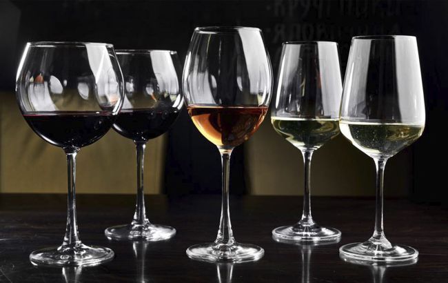 Червоне чи біле, сухе чи кагор? Дієтологи назвали корисне й шкідливе вино