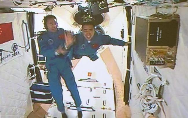 Китайський "Шеньчжоу-11" зістикувався з орбітальною лабораторією