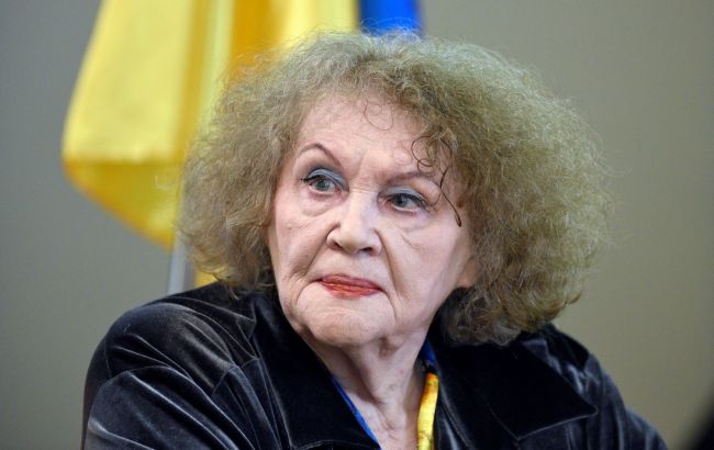 "Бомбы в четыре утра - привычные с детства". Что нужно знать о невероятном жизненном пути Лины Костенко