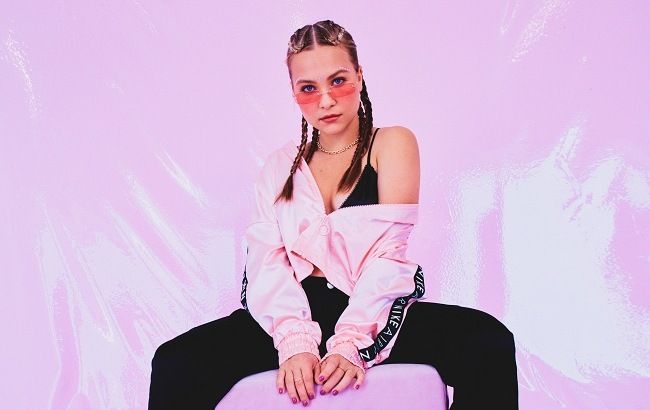 По пятницам: Вероника Коваленко презентовала саундтрек к тинейджерским тусовкам