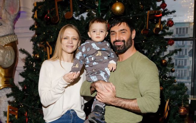 Жена Козловского о ночном обстреле Киева: "Успела закрыть ребенку уши"