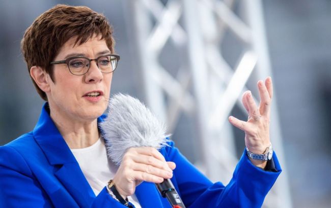 Міністр оборони Німеччини запропонувала пов'язати "Північний потік-2" з поведінкою Росії