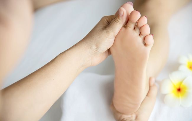 Нежные пяточки летом: главный секрет ухода, который вернет им мягкость