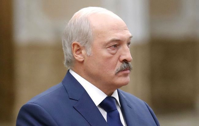 Син Лукашенка з автоматом теж прилітав "захищати" Палац незалежності