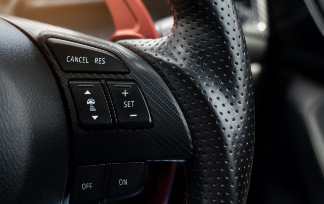 Круїз-контроль у вашому авто: як користуватись і у чому небезпека