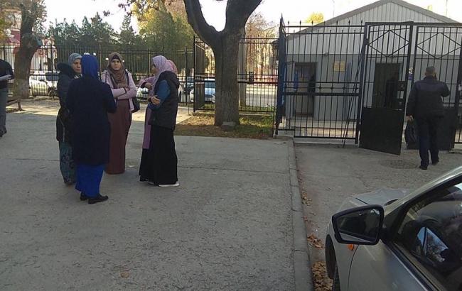 Обшук в анексованому Криму: подружжя Аблямитових доставили в ФСБ