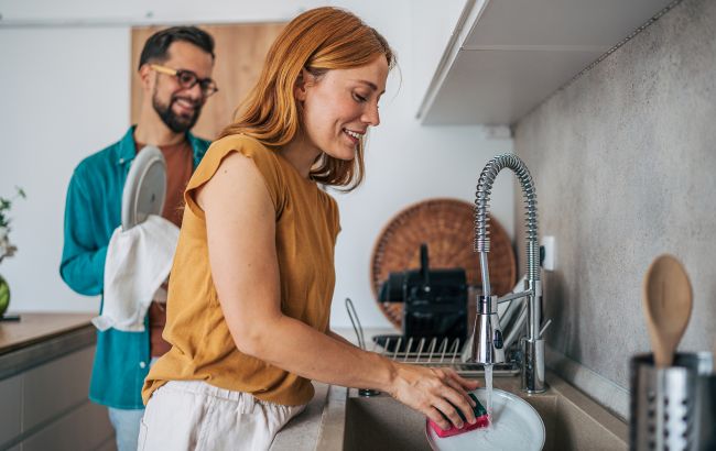 Кухонная губка грязнее унитаза: через сколько дней ее надо выбросить