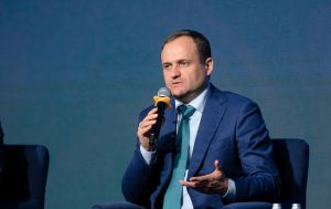 Пів року на порятунок доріг: у Кабміні назвали вартість і терміни ямкового ремонту