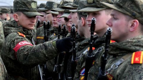 Росія могла мобілізувати понад 30 тисяч добровольців на війну проти України, - CNN