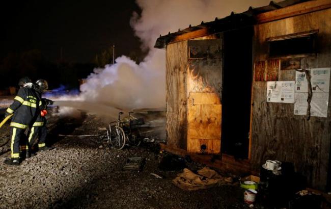 У Франції в результаті сутичок у таборі мігрантів спалахнула пожежа