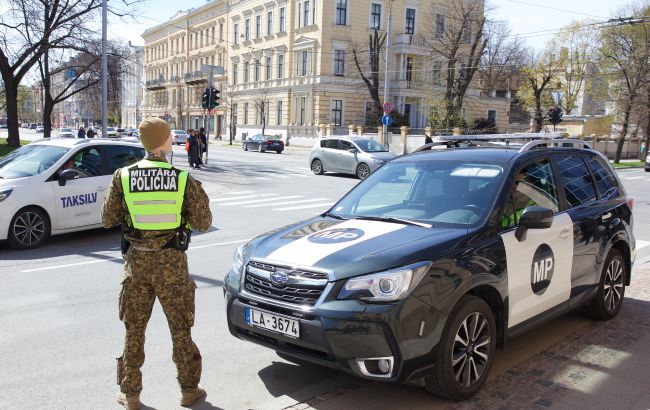 Невідомі принесли жалобні вінки до оборонних компаній ЄС, у Литві запідозрили РФ, - Delfi