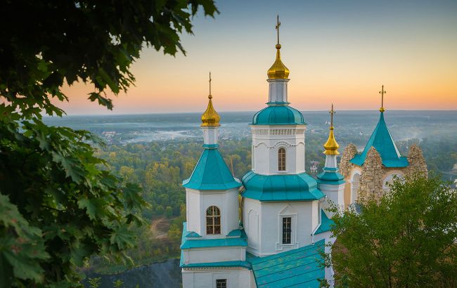 Є загиблий і поранені: Святогірська лавра заявила про напад на братію