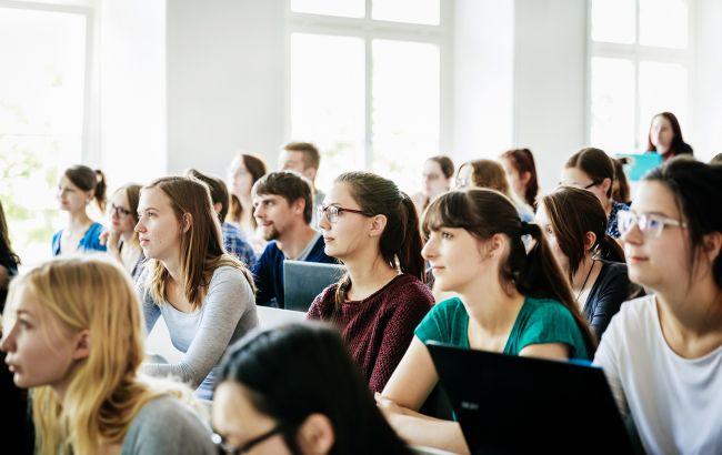 Університети збережуть змішану форму навчання з вересня, але практика - очно: огляд вишів