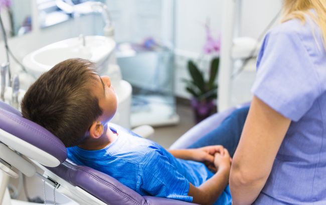 Бегите от детского стоматолога, если он предлагает такое лечение: важные нюансы
