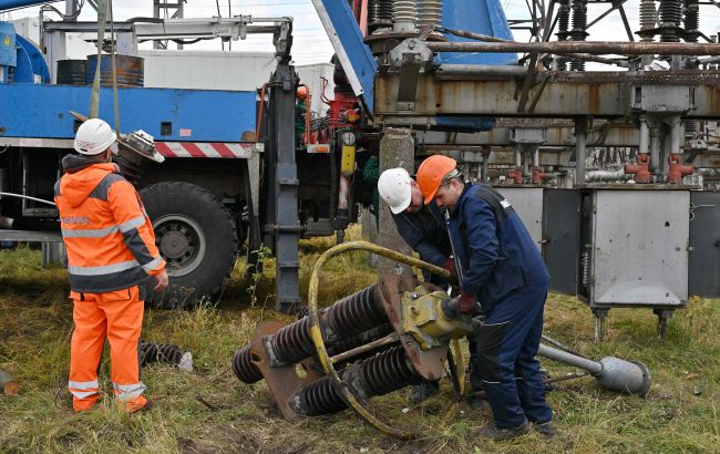 Аварийные отключения в десяти областях: в "Укрэнерго" оценили состояние энергосистемы