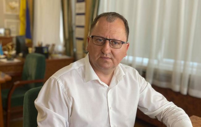 Не з першої спроби. В міськраді Сум відсторонили від обов'язків мера Лисенка