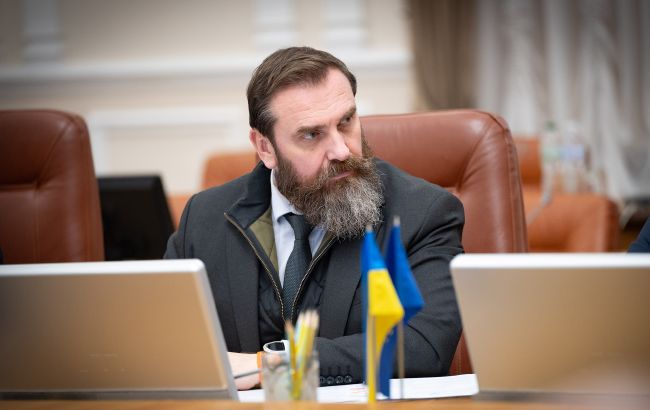 Гідне життя без підробіток: Лісовий озвучив плани щодо нових зарплат учителів