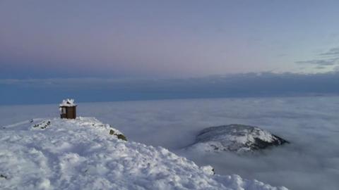 Засніжені Карпати: в мережі показали казкові краєвиди