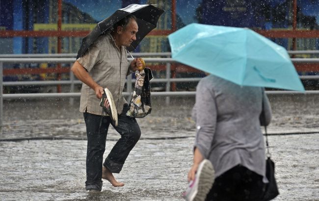 Грози на заході, спека на сході: що принесе погода на вихідних