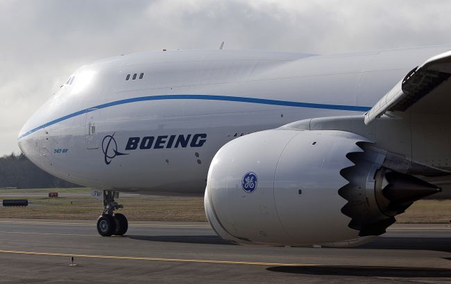 Катастрофа в аеропорту Гонконгу: літак із Дубая зірвався у море одразу після посадки