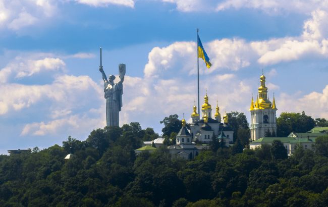 Літнє тепло до +30 і без дощу: якою буде погода в Україні у День Незалежності