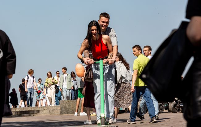 Улицы без электросамокатов: один из городов Украины закрывает прокат из-за жалоб