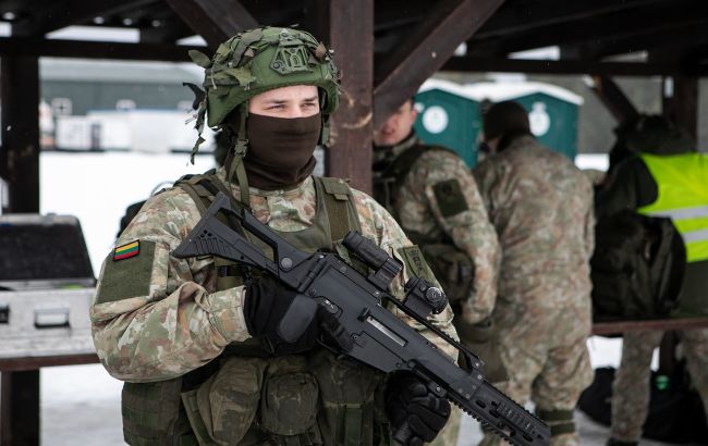 В Латвии рассказали о сроках строительства линии обороны Балтии на границе с Россией