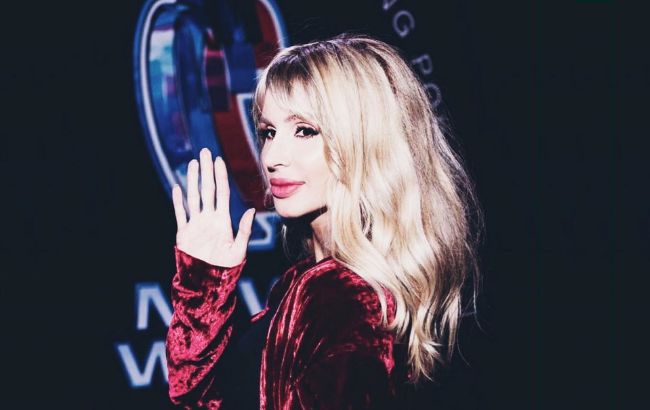 Полизала і викинула: Лободу застукали за дивним заняттям (фото)