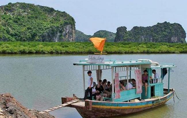 У В'єтнамі перекинувся човен з туристами