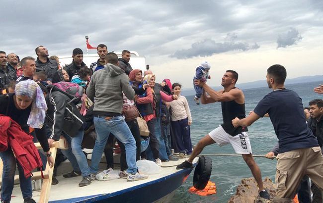 В Греции подрались мигранты, среди пострадавших полицейский