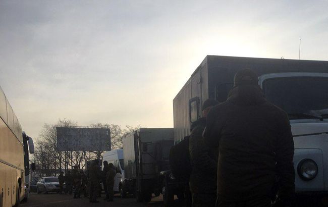Колона з утримуваними в "ДНР" особами виїхала до місця обміну