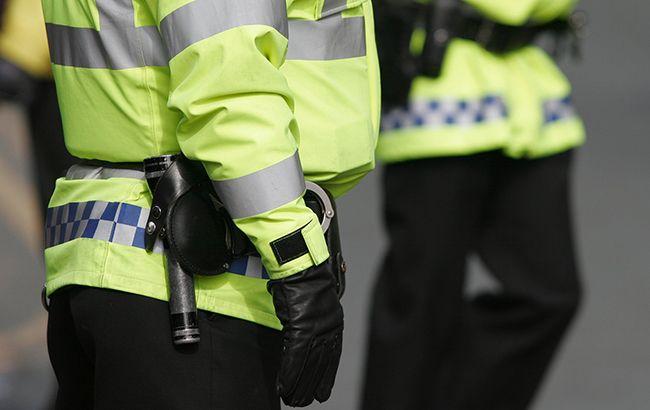 В Лондоне неизвестный ранил отверткой двух полицейских