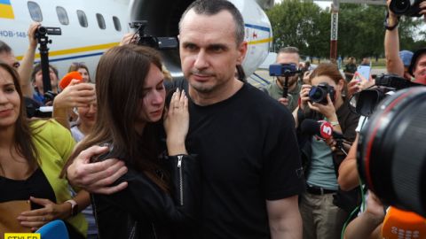 Слезы, эмоции переполняют: украинские политзаключенные вернулись домой