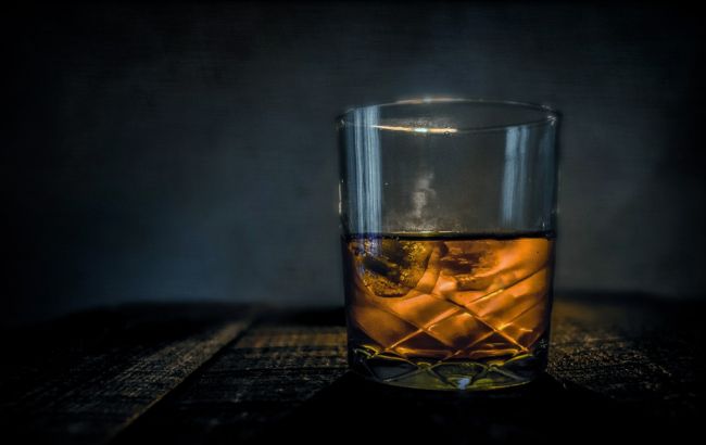 Шах и мат: женщина ежедневно пила виски и прожила до 112 лет