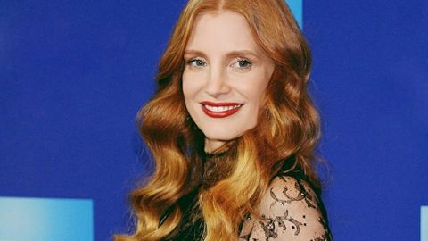 Лошадь укусила за грудь голливудскую звезду (видео)