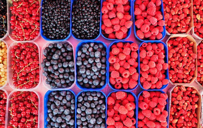 Як правильно зберегти ягоди та фрукти на зиму: пролежать цілий рік